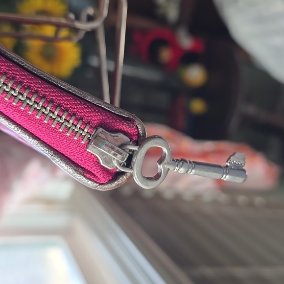 Fossil Pink And RED Embossed Women's Wallet GUC - Picture 7 of 12